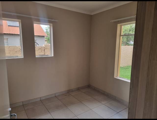 3 BEDROOM TOWNHOUSE FOR SALE IN WATERKLOOF HILL ESTATE